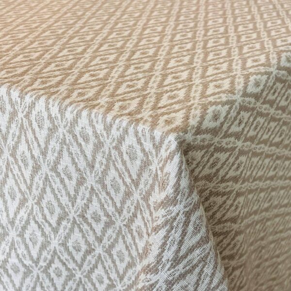 beige_pattern_tablecloth_1080x1080
