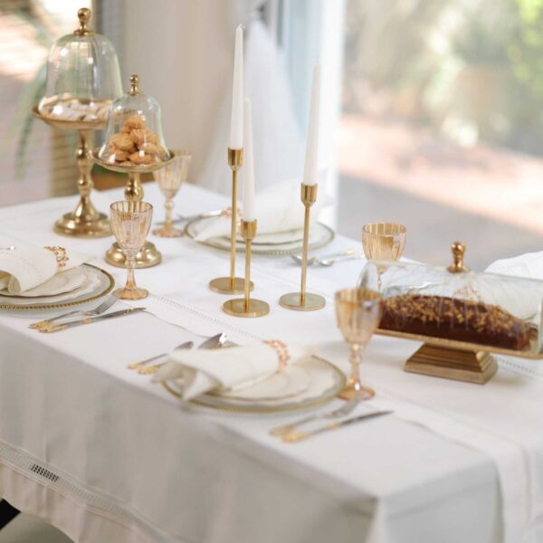 table_setting_centered_1080x1080