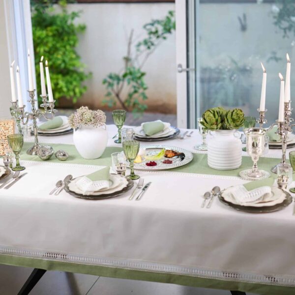 green_table_setting_1080x1080
